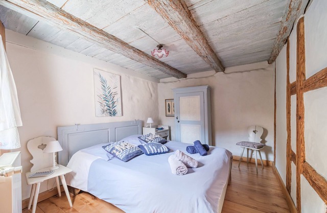 Gîte on the 1st floor of a 1686 Alsatian house with parking lot