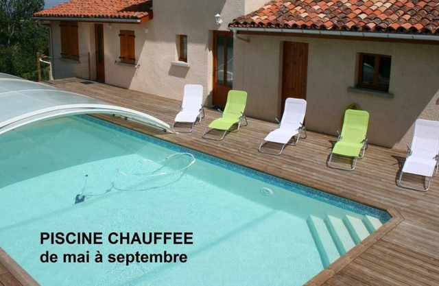 Gite Saint-Martin-la-Sauveté, 6 bedrooms, 12 persons