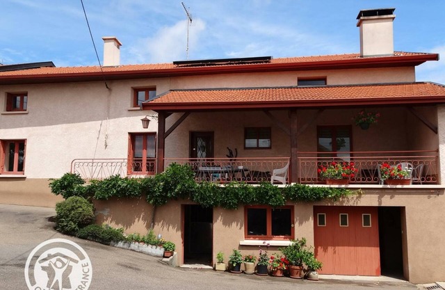 Gite St-Just-la-Pendue, 2 bedrooms, 4 persons