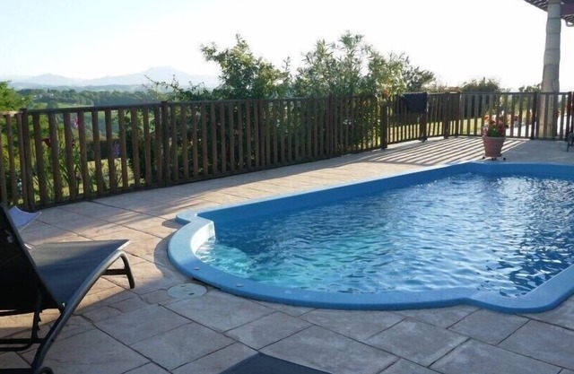 Gîte T3 "Ekilore" - Quiet, swimming pool and view of the Pyrenees
