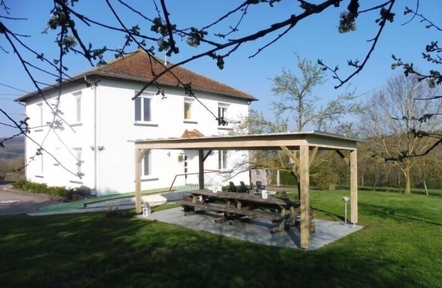 Gite Velle-sur-Moselle, 6 bedrooms, 14 persons