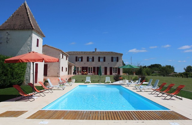GITES 178m2 + 66m2 7 bedrooms secure heated swimming pool 15x6 m 16 beds