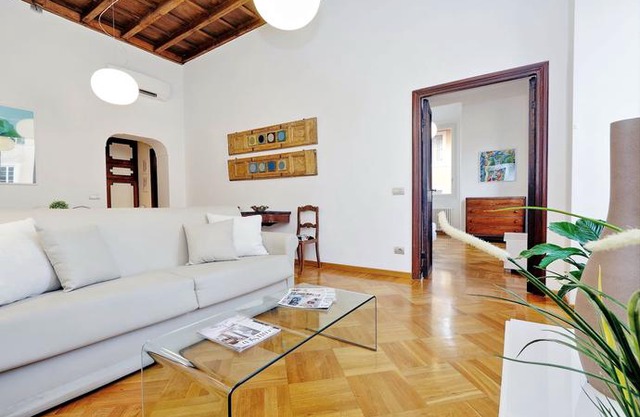 Giulia Charme - My Extra Home