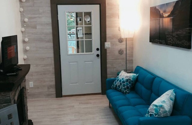 Glacier Tiny House -Valley Village