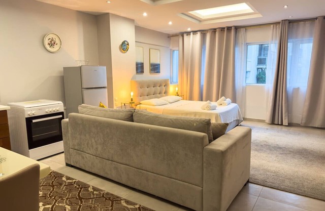 Glamorous & Spacious Renovated Apartment, Syntagma