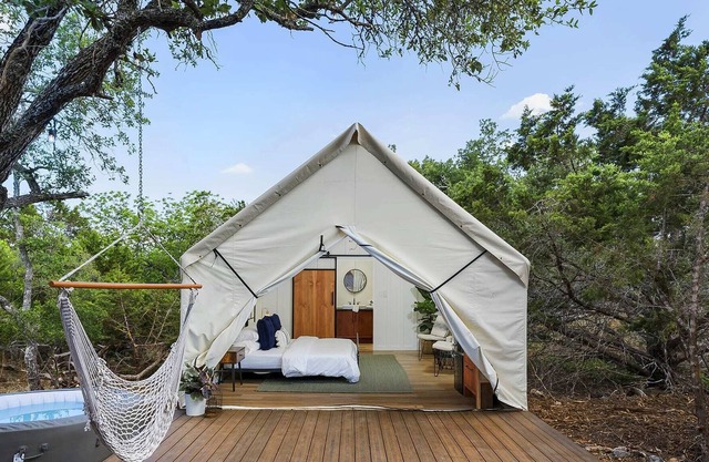 Glamping at Cherry Cove, with Hot Tub!