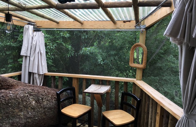 Glamping Treehouse on Farm, Unique Experience!