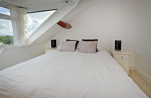 Glasfryn Penthouse - Three Bedroom Apartment, Sleeps 6