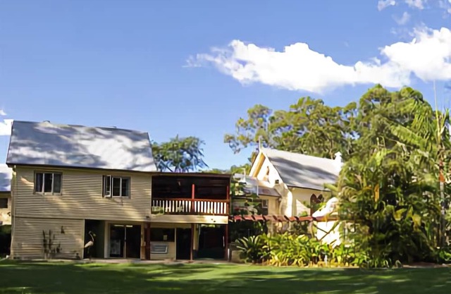 Glass House Mountains Ecolodge