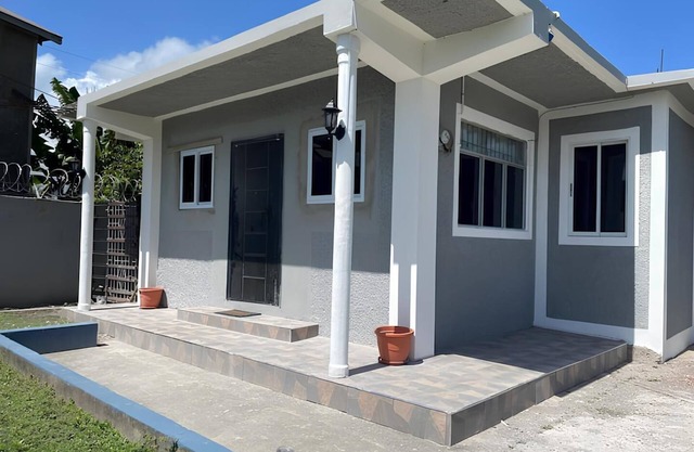 Glen Sea Inn of St. Mary - Charming 2 Bedroom Beachside Home