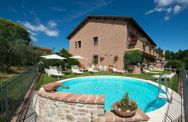 Glicene, Francigena - Holiday apartment with pool near San Gimignano, Tuscany