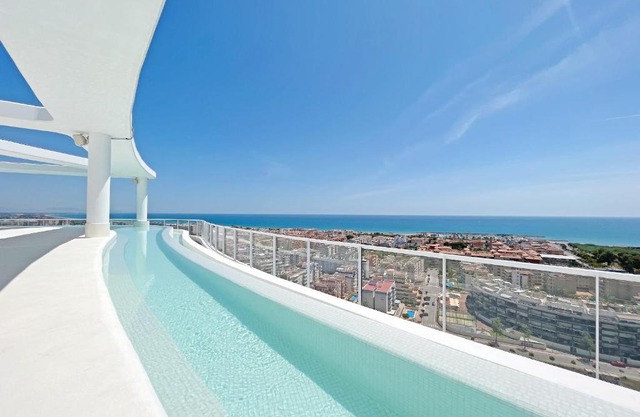 Global Properties, Apartamento con terraza y vistas a la costa mediterranea