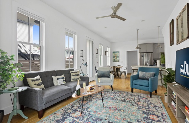 Globetrotter Suite C | Dreamy Historic Getaway