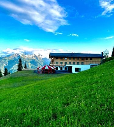 GLOCKNERALM - HIKING- and SKIHOTEL exklusively accessible by cable car