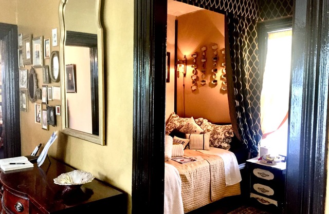 Gold Room at Aaron House. Walk to Everything