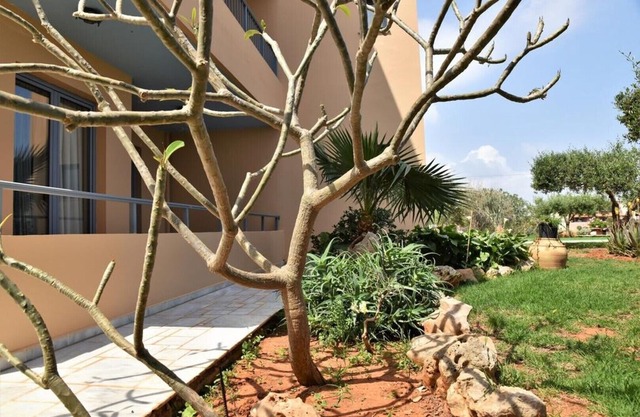 GOLDEN BAY HOTEL- APARTMENT