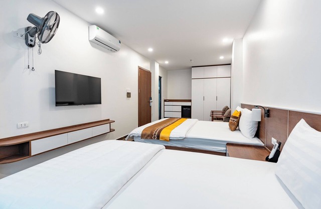 Golden Crown Hotel