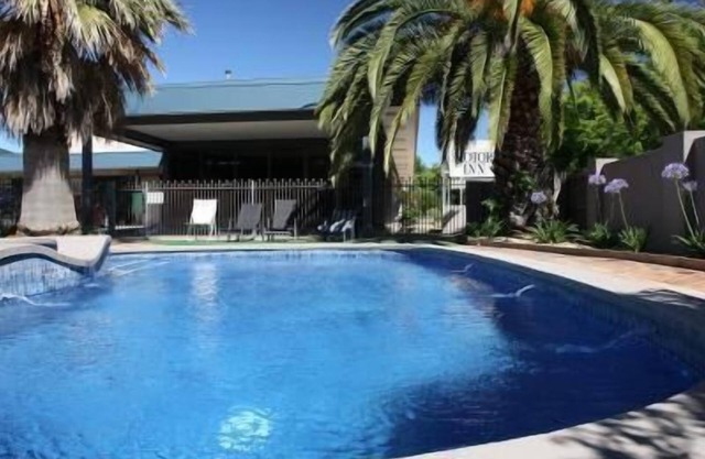 Golden Leaf Motor Inn