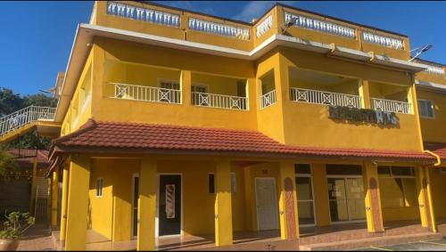 Golden Spring Guest Rooms by Sebastian