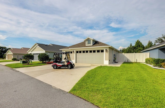 Golf Cart & Preserve View: The Villages Retreat!