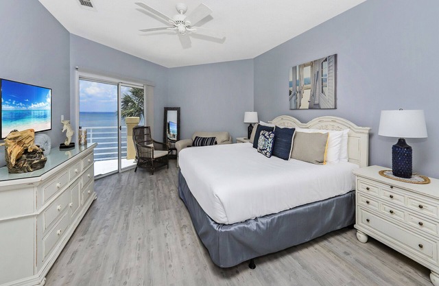 Golf Carts ~ Bayfront ~ Pet Friendly ~ Community Pool