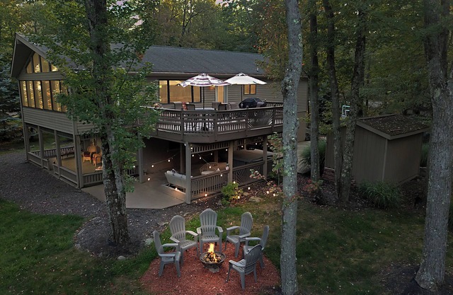 Golf Course Getaway: XL Cabin w/Hot Tub, Pools, Beaches, Game Room, King Bed