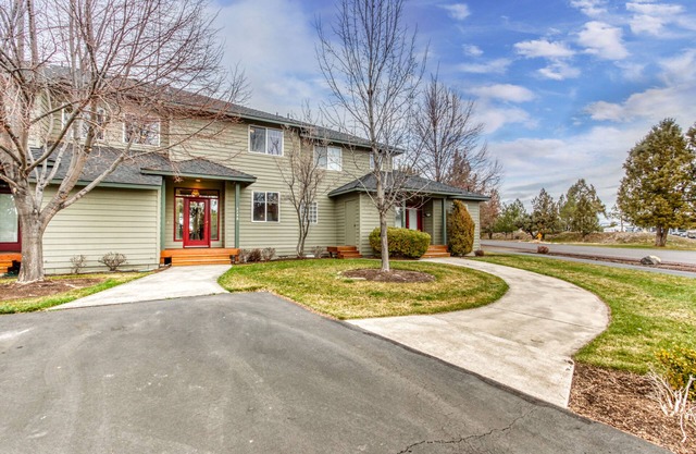 Golf course home with deck - walk to pools, hot tubs & tennis court