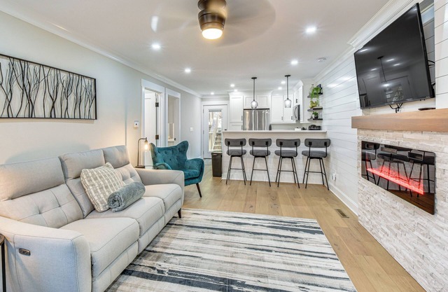 Golf Course View: Modern Keowee Key Condo!