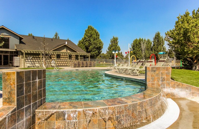 Golf Front Home with Private Hot Tub, Amazing Deck, and Resort Pools/Hot Tubs