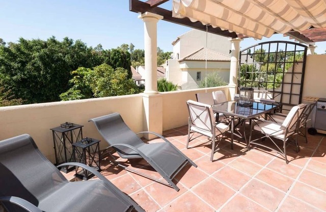 Golf Getaway In Nueva Andalucía - With Giant Jacuzzi✔