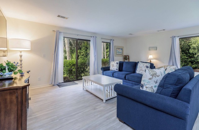 Golf Getaway, Walk to Beach, Bikes, Renovated, QG599
