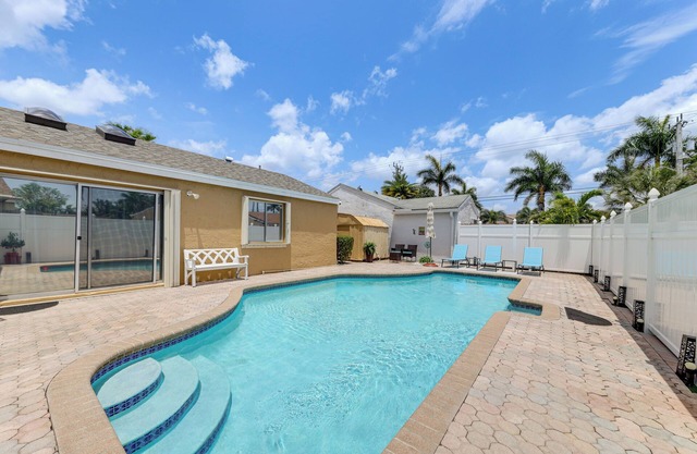 Golf & Shop: Gem w/Private Pool in Boca Raton
