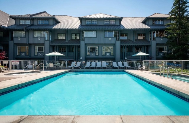 Gondola to Heaven/Ski-in-out/Hot tub+Pool