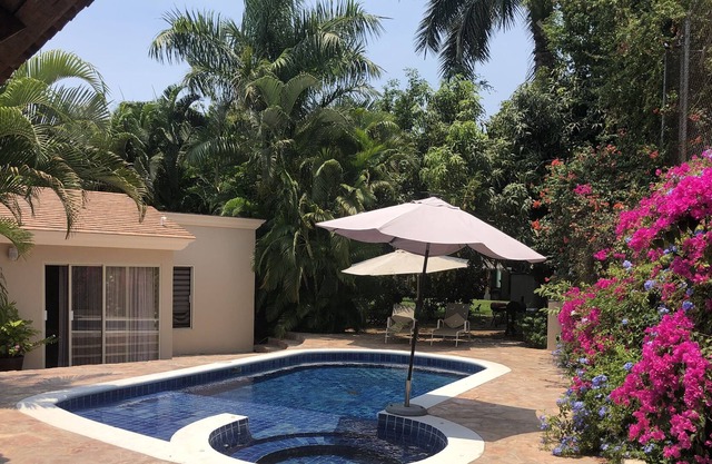 Good Vibe Manzanillo House with private pool outdoor livingroom, one floor.