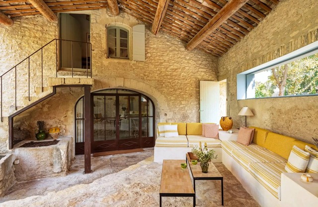 Gordes, Ancien Mas Provençal Rénové
