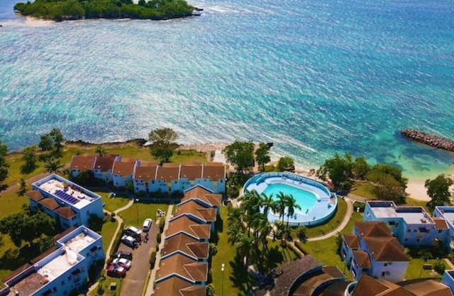 Gorgeous 2 Bedroom Beachfront Villa @ Paradise Point Negril