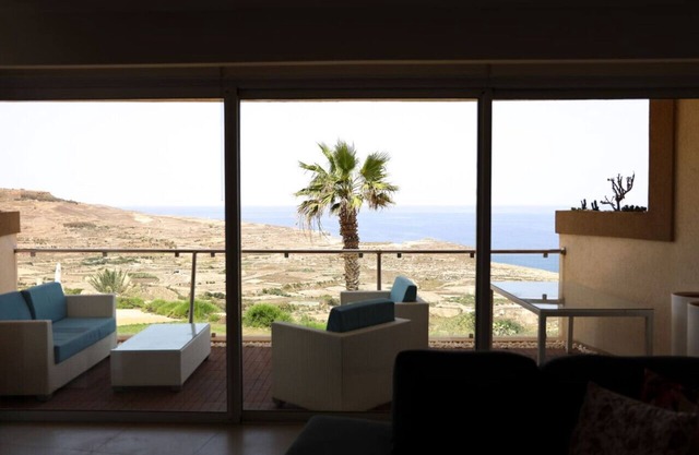 Gorgeous 2BR Gozo Apt with private balcony