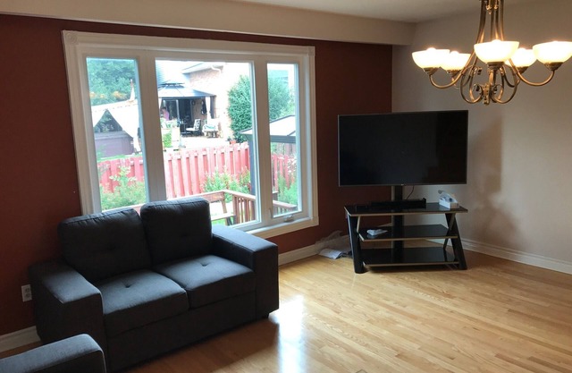 ★ Gorgeous 3 Bedroom Luxurious Home ★ PRIVATE