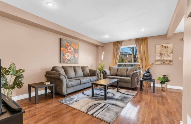Gorgeous 3BRHome in Brampton WFH Setup and Parking