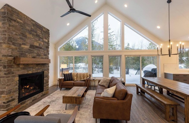 Gorgeous 4 Bedroom with Hot Tub. A/C
