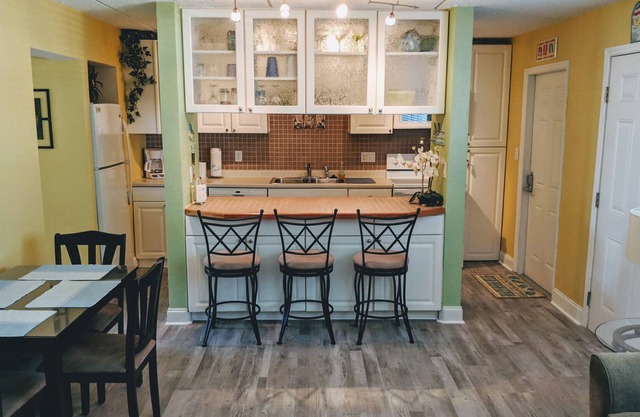 Gorgeous and Relaxing Beachside Condo