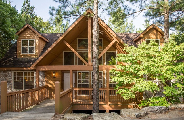Gorgeous and Spacious Stonebridge Lodge! Close to Branson and Pet Friendly!