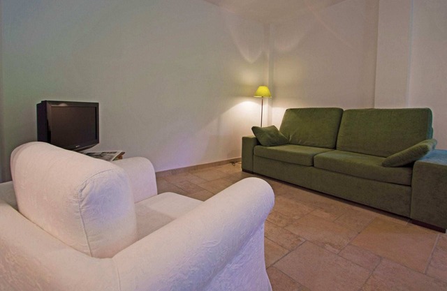 Gorgeous Apartment in Montauroux with Swimming Pool