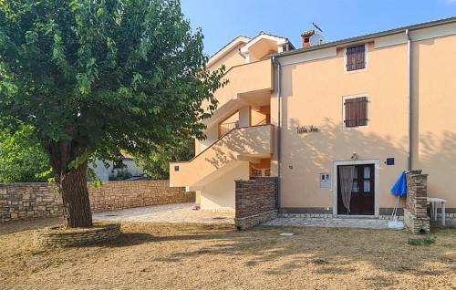 Gorgeous Apartment In Bale With Wifi