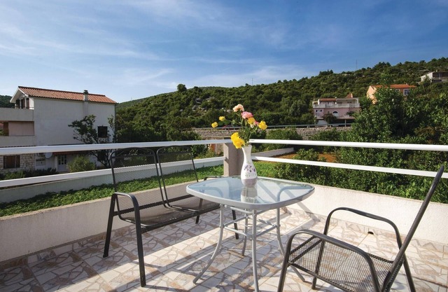 Gorgeous apartment in Poljica with WiFi