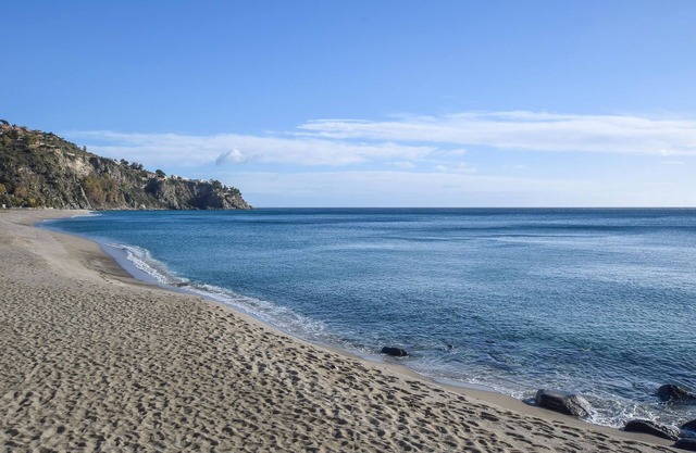 Gorgeous apartment in Ricadi with WiFi