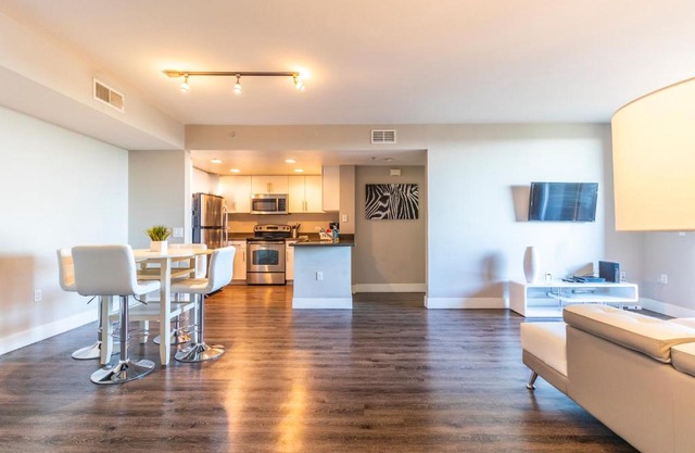 Gorgeous apartment in Santa Monica!