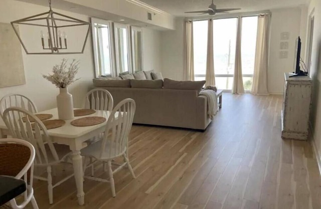 Gorgeous Beachfront Condo with nocean views