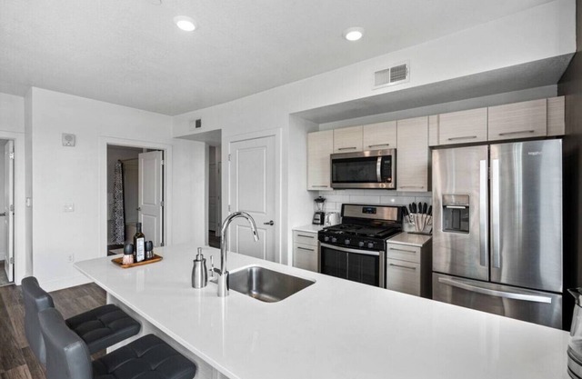 Gorgeous Central City 2BD/2BA