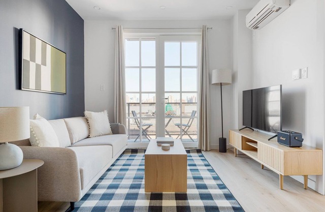 Gorgeous Dumbo 1BR w/Gym & Roof, nr TimeOut Building, by Blueground